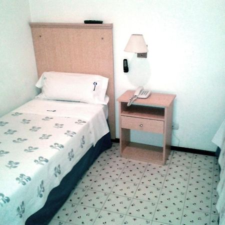 Mari Plaza Hotel Buenos Aires Zewnętrze zdjęcie